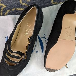 Flamenco dance shoes